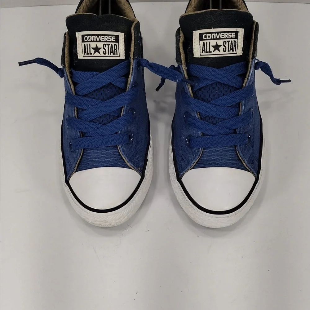 Converse Blue and White Chuck Sneakers size 3 pre owned Exellent condition